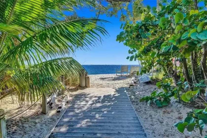 Lovely 2+bedroom Beach Condo, free parking & WI-FI - Image 1