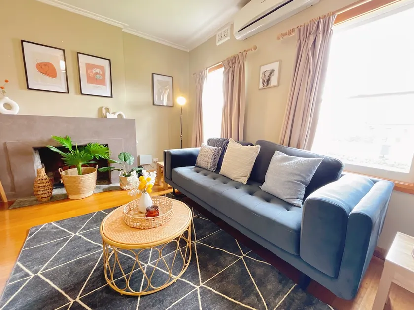Stunning Hobart 3-bed home- close to shopping centers - Image 1