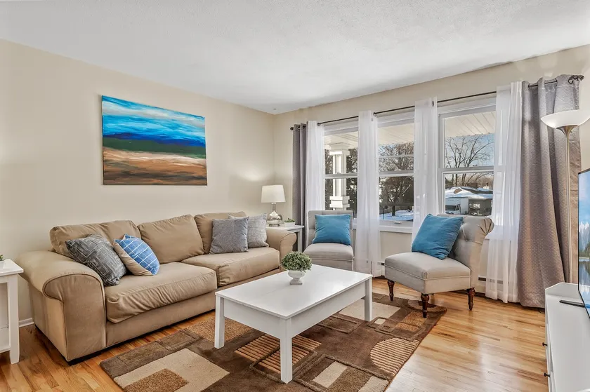 Cheerful Spacious Home near Lake Owasso - Image 1