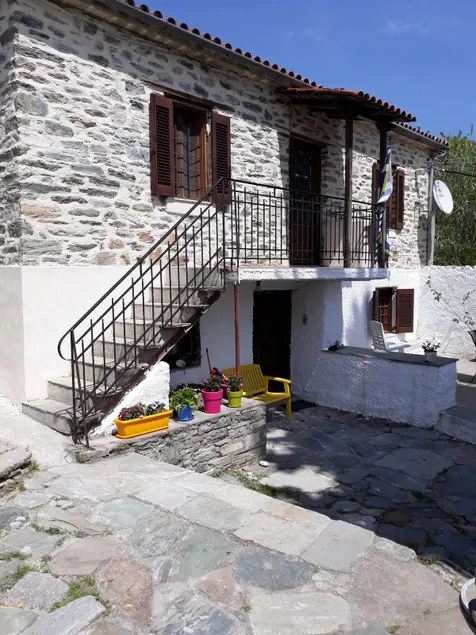 Cosy Traditional Pelion Stone Cottage - Image 1