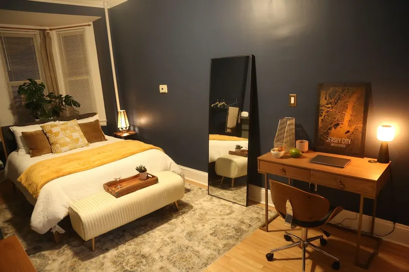 Brownstone Apartment and Backyard - Image 1