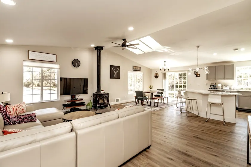 Paradiso Cottage w/Hot tub, 15 mins away from Mt. Rainier Park entrance - Image 1