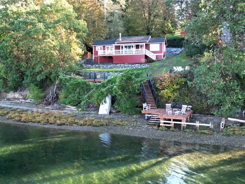 Magical Waterfront Cottage on Rocky Bay - Image 1