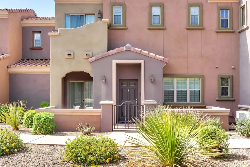 3-bedroom townhouse in Phoenix - Image 1