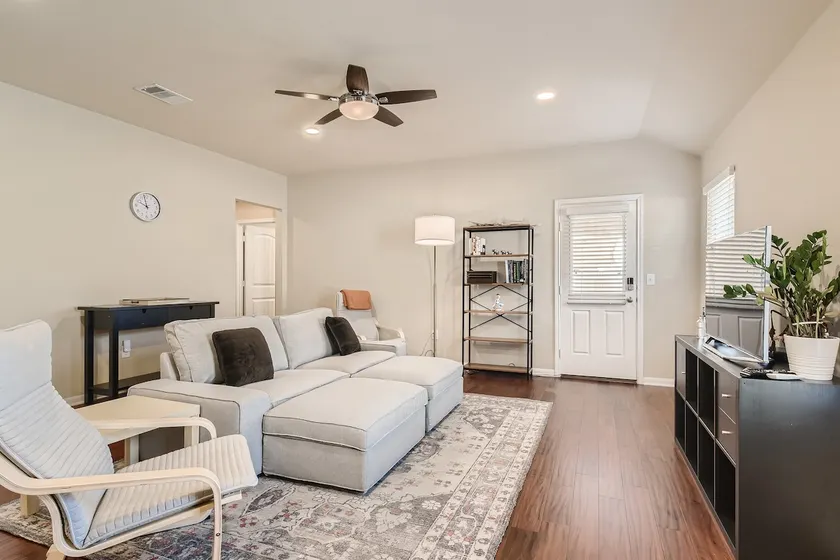Serene 3BR Retreat near East Austin - Image 1