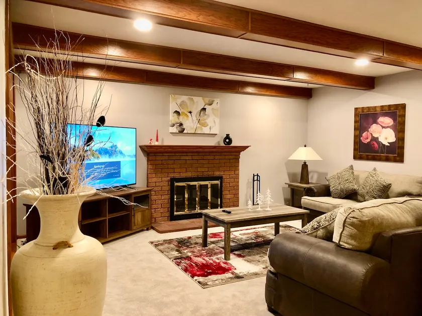 Entire beautiful home: 5BR/3BA with 2 king beds - Image 1