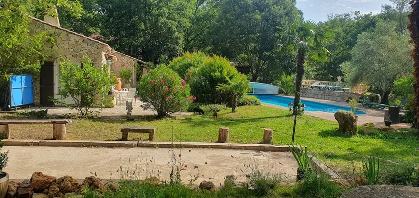 Exceptional setting for a villa with 4,800 m² of land - Image 1