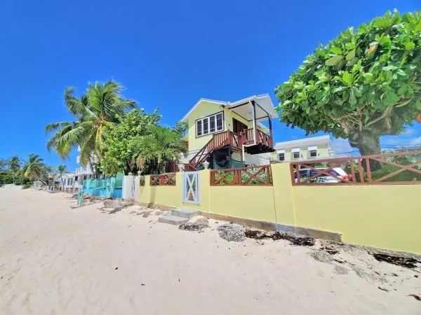 Beachfront South Coast Apartment, Great Location! - Image 1