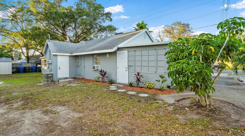 SeaSalt Gray Cottage 1 - few miles to beaches - Image 1