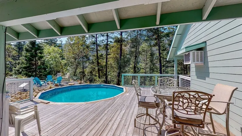 Green Cabin at Trinity Village - Image 1