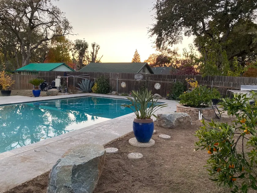 The Garden Cottage House with stunning large pool/jacuzzi, baby grand piano - Image 1