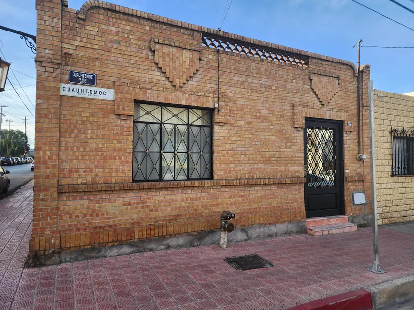 Picturesque Historic Center House - Image 1