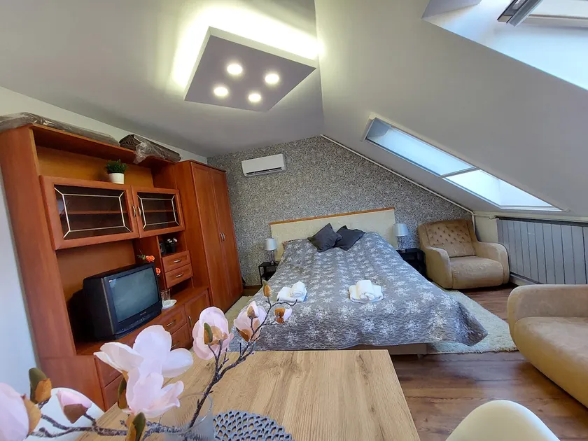 2 bedroom accommodation for 4 people near university - Image 1