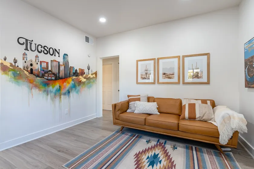 Fresh bungalow next to UArizona! - Image 1