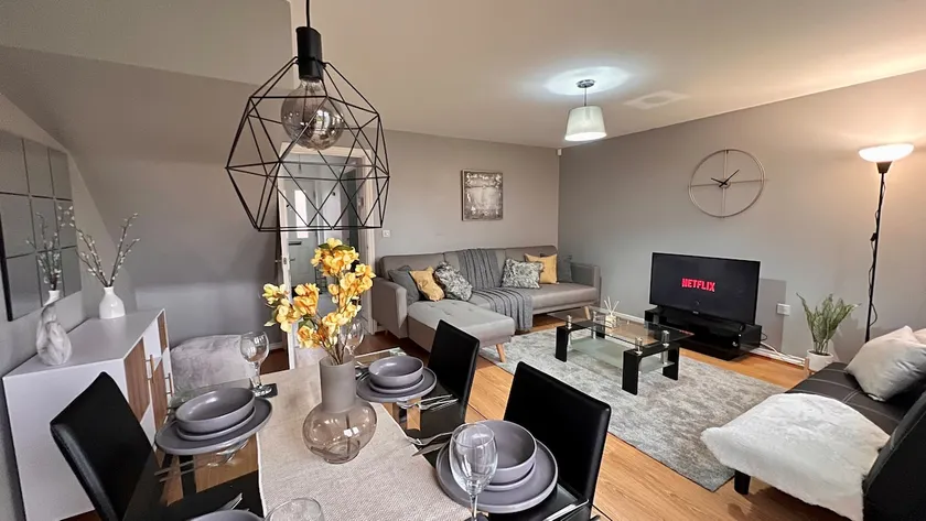 Modern 3 BR House for Contractors - Image 1
