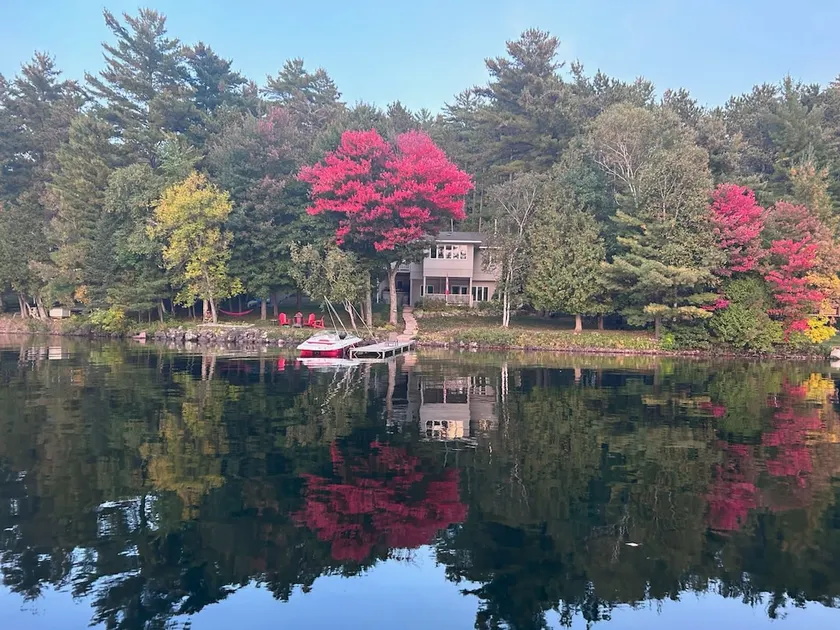 Lakeside Guesthouse - Image 1
