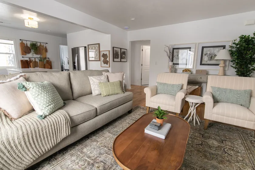 Newly renovated home -Title Town - Image 1
