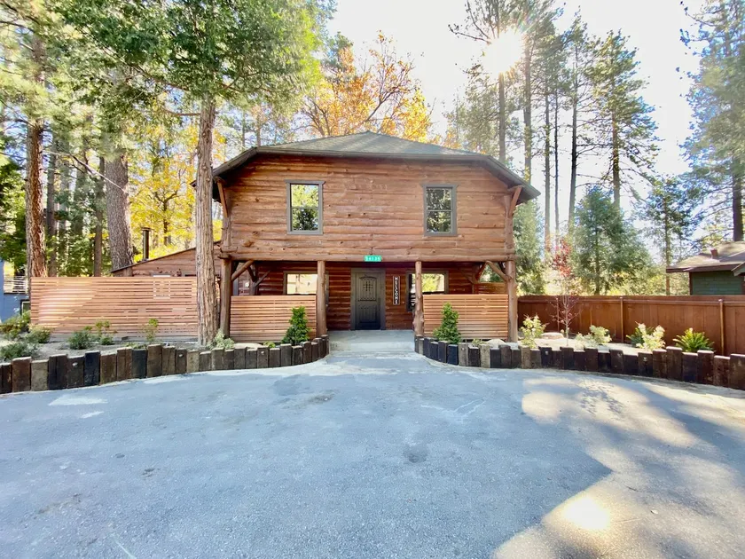 Yesteryear - Pet-friendly log cabin close to town - Image 1