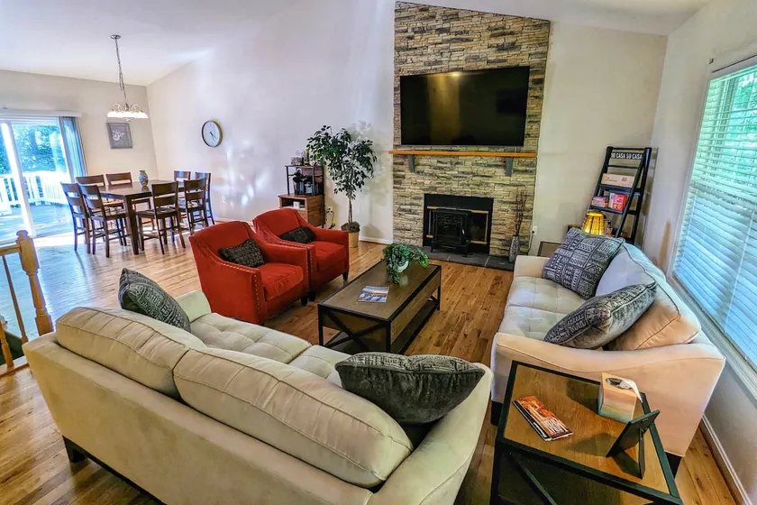 Mountain Getaway - 7 beds (2 King) - Large Common Area - Image 1