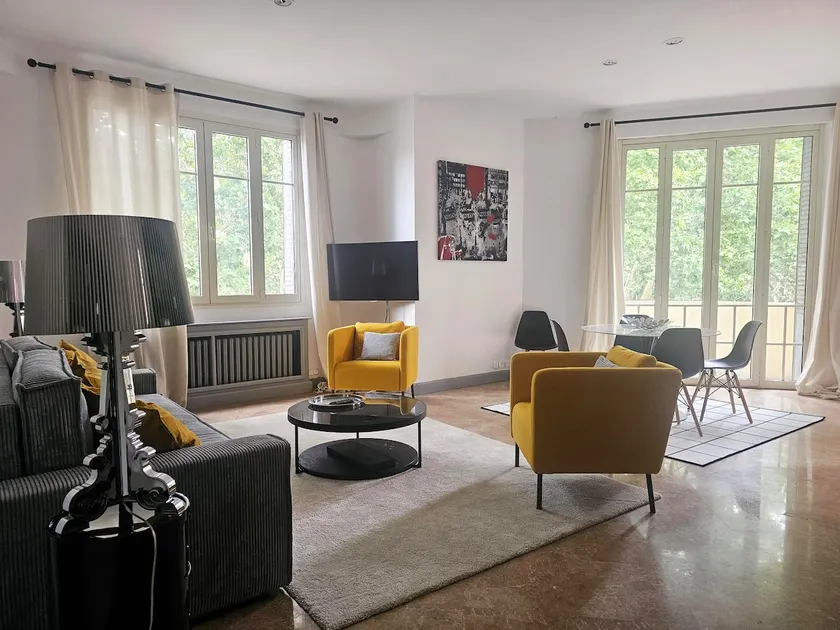 Victor, Beautiful 2-room in Hyper center with balcony - Image 1