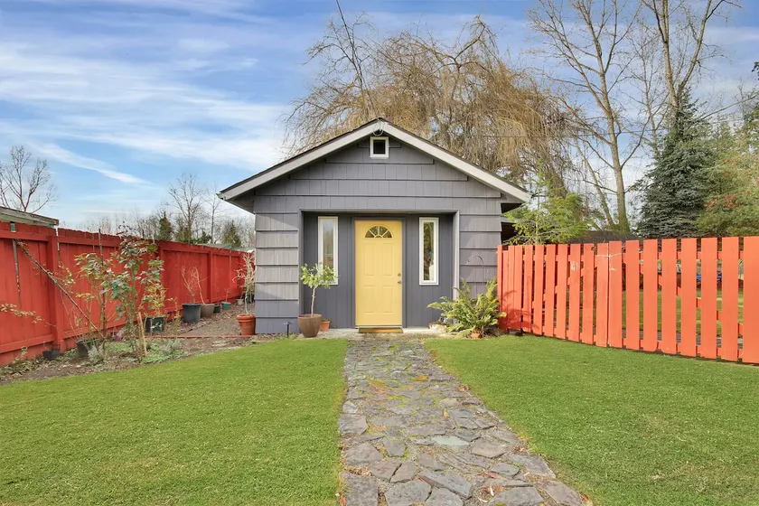 Willow Leaf Cottage - Image 1