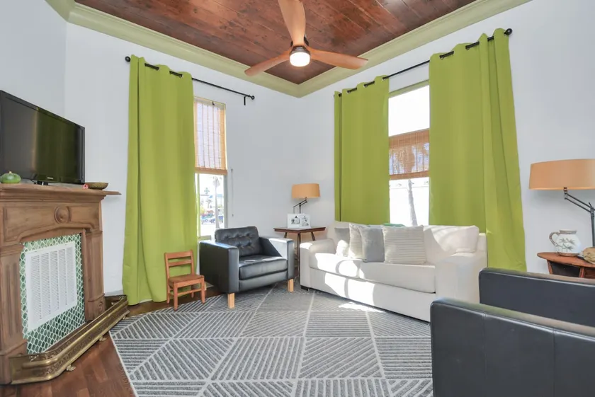 Cozy Flat, King size bed on Sealy, Walk to Strand! - Image 1
