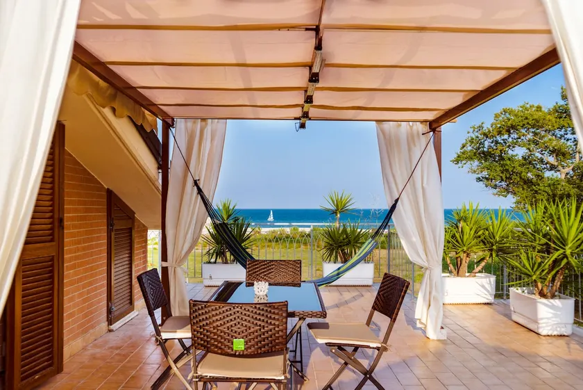 Loft by the Sea – Jacuzzi & Free Parking - Image 1
