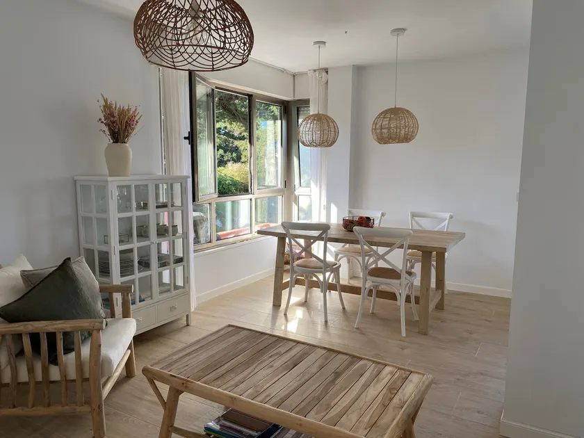 Beautiful beachfront apartment - Image 1