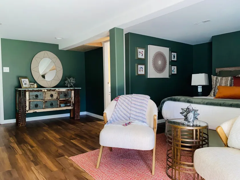 Beautiful one bedroom suite, unbeatable location. - Image 1