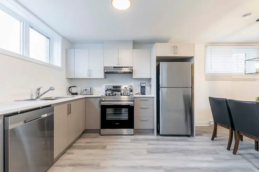 Spacious Cozy Retreat | Free Parking Included - Image 1