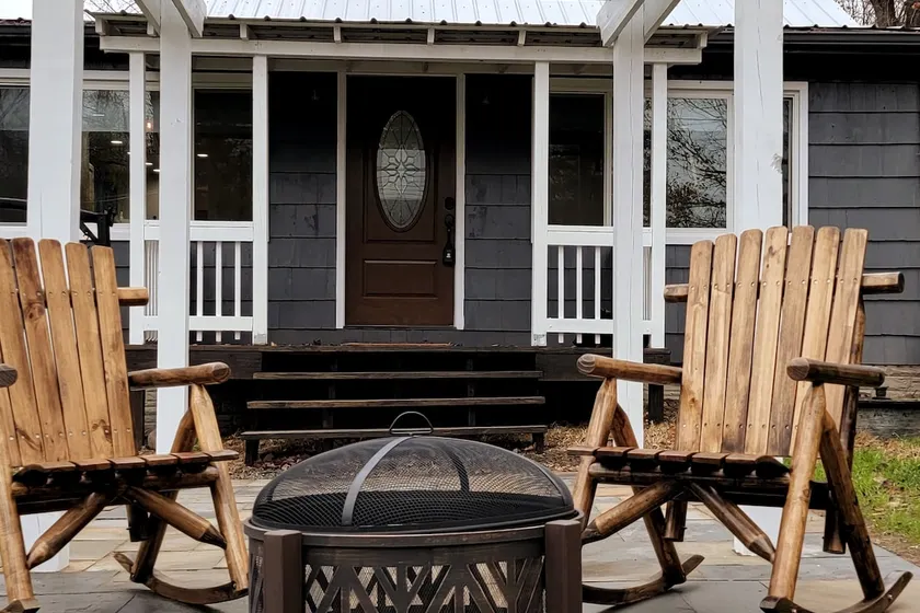 Lakeside Cottage near skiing/waterparks/wineries - Image 1
