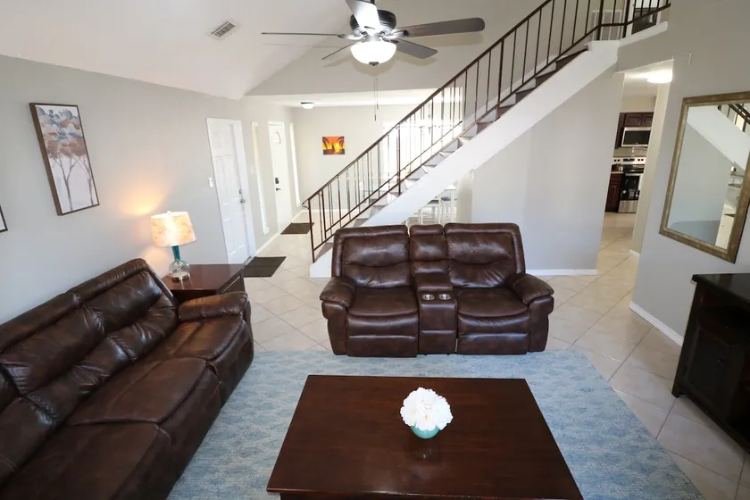 Modern 4 Bedroom Refuge - Image 1