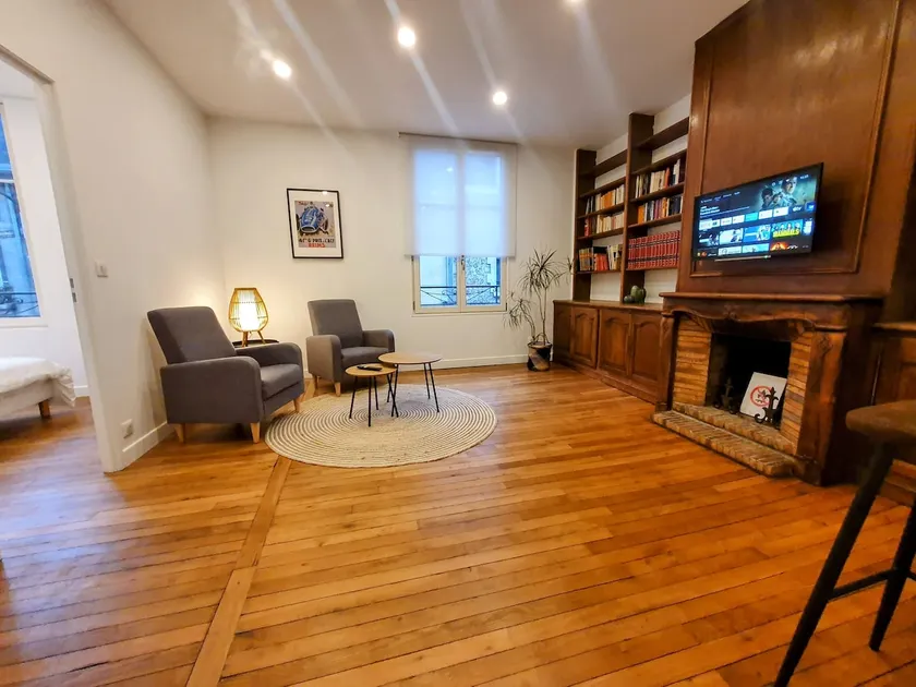 La Bibliothèque Premium Apartment - Image 1