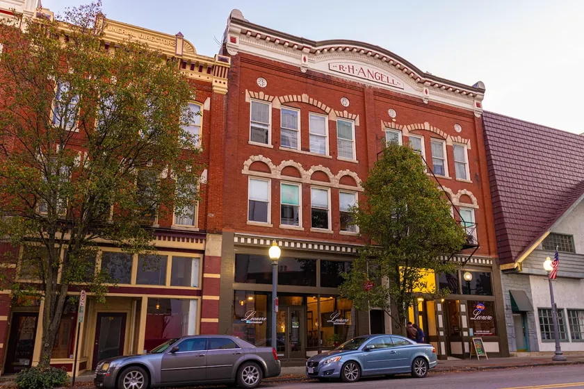 The 611 Loft. Central Downtown Location. - Image 1
