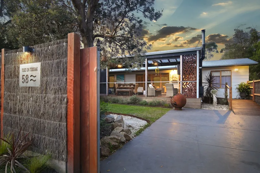 'Tides on Toorak' - Enormous Entertainment Area! - Image 1