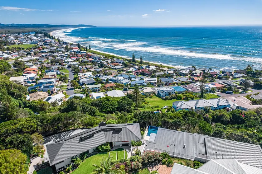 Wave Hill & Pool House. Two homes. One property. - Image 1