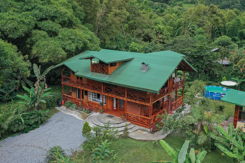 The Wooden House Mindo - Image 1