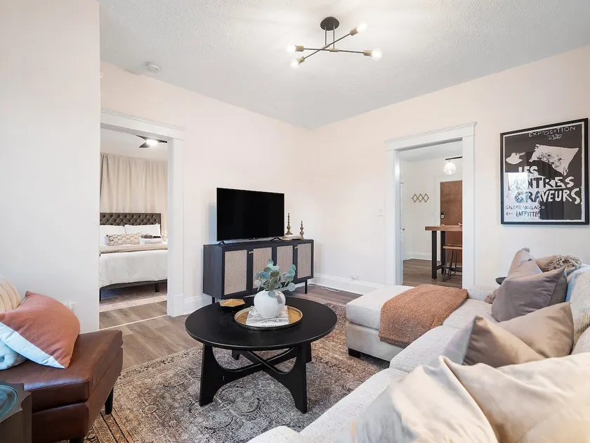 Newly Renovated - Professionally Designed - 2 BR - Image 1