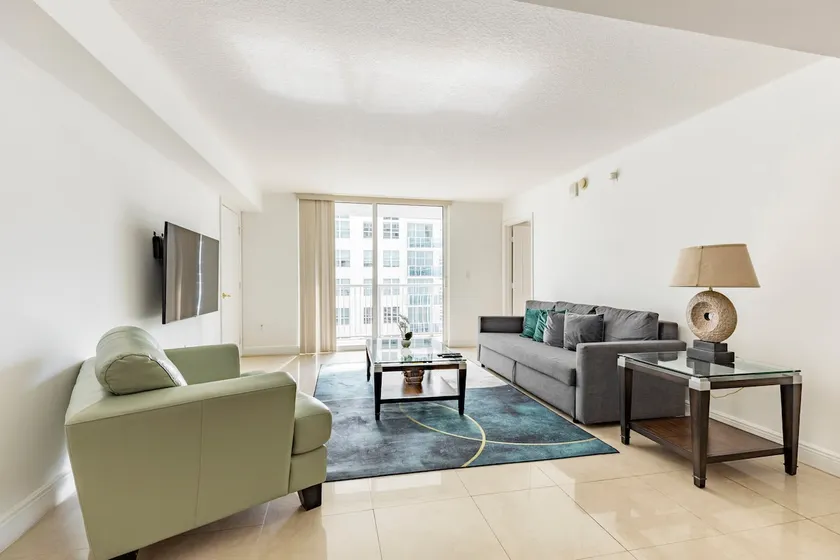 Pool View 2Bedroom Lux Brickell - Image 1