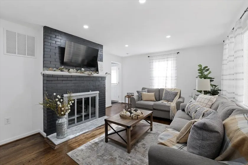 Fully Renovated 5 BR Home Near Gambrill State Park - Image 1