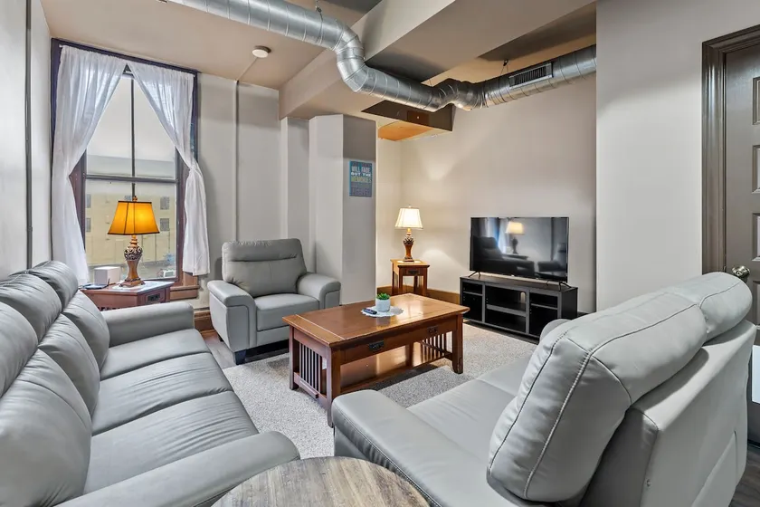 Perfect Blend of Convenience & Comfort in the heart of Syracuse NY - Image 1