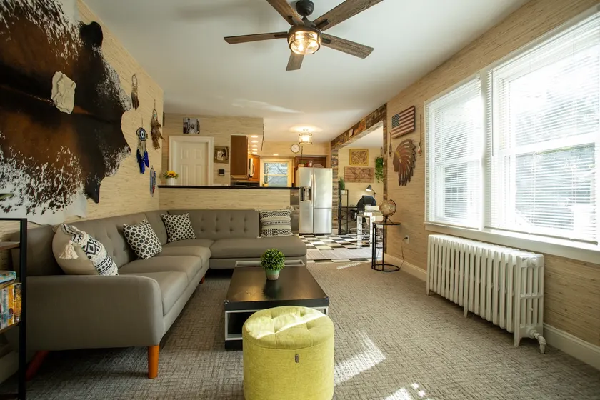 Peaceful and quiet 2 BR apartment with a deck - Image 1