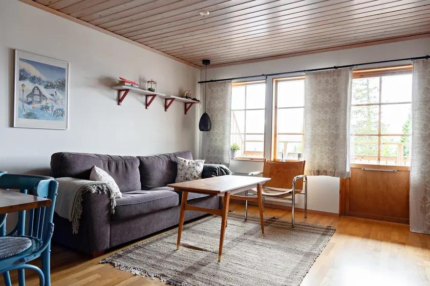 3BR Flat with Private Sauna and Parking - Image 1
