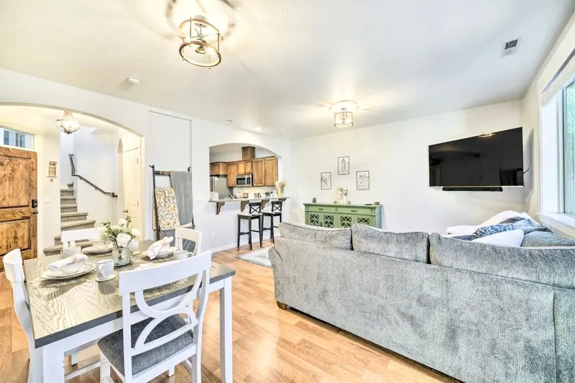 Luxe Private Vancouver Getaway Near DT & Portland! - Image 1
