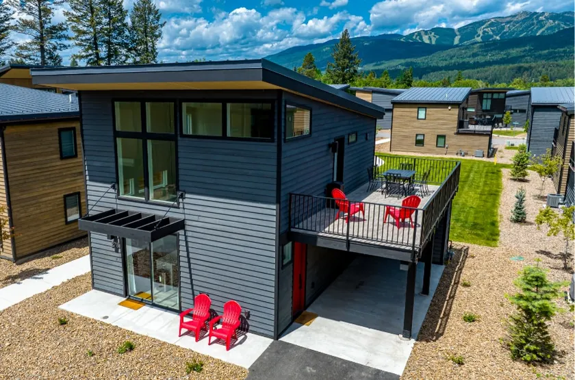 40 min to Glacier Park, 15 min walk to town/lake - Image 1