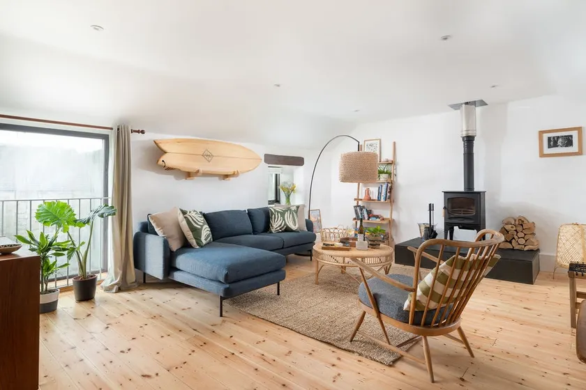 Cosy barn, walk to 3 beaches - Image 1
