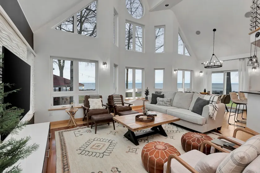 Making Memories: Luxury Lakeshore Retreat - Image 1