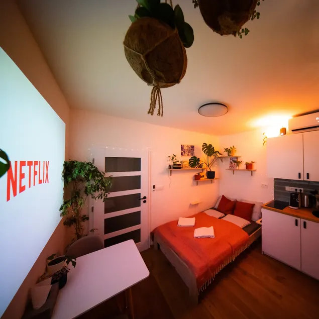 Small cozy flat with balcony & private parking - Image 1