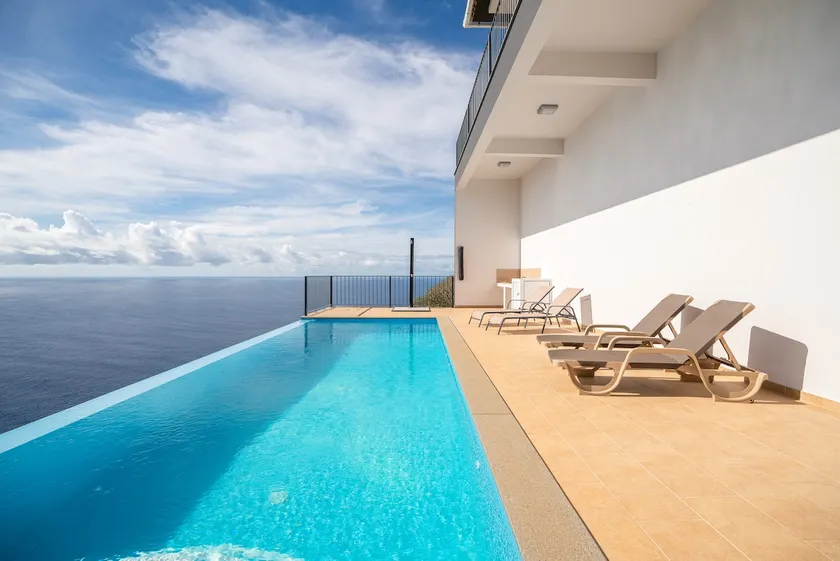 Marina View Apartment - Pool & stunning ocean view - Image 1