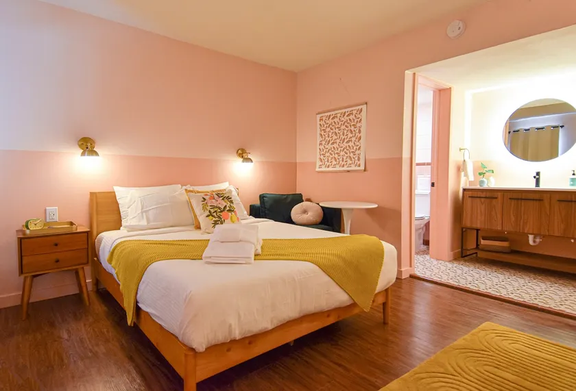 The Clementine on College - Room #8 - Image 1